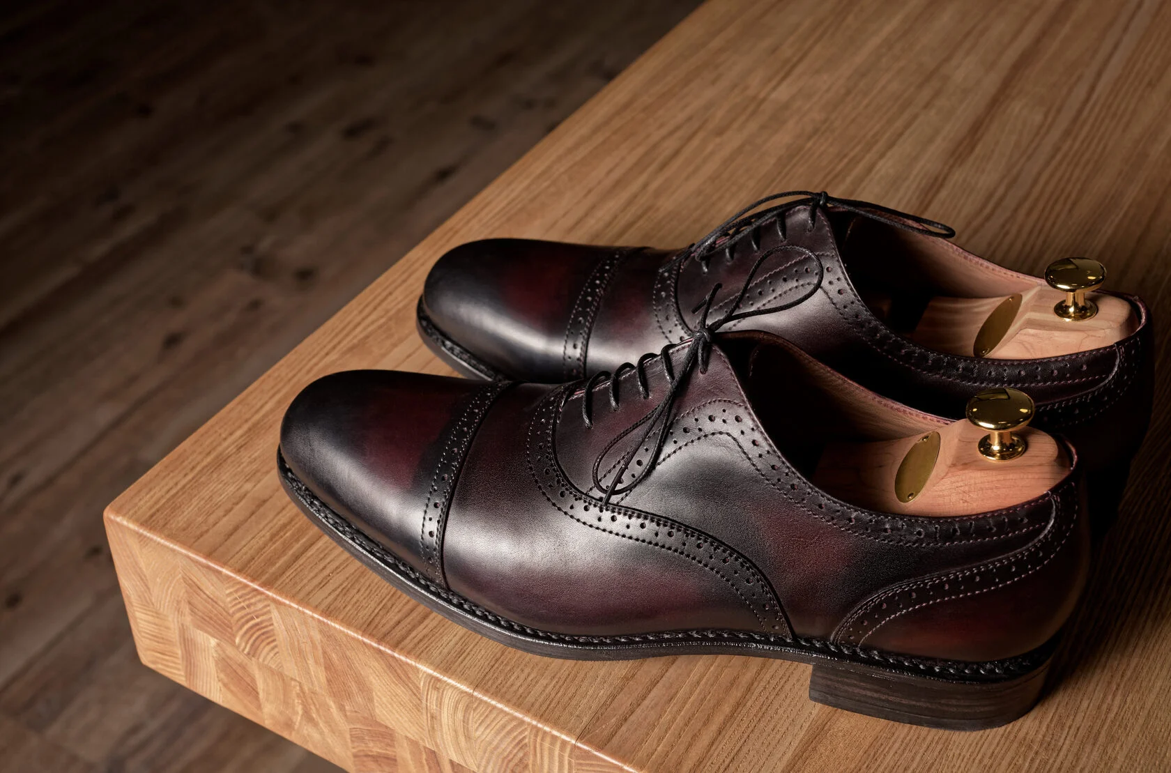 Темно-бордовые кожаные ботинки ручной работы